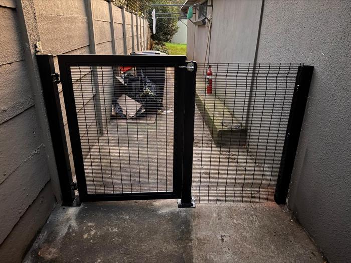 Pedestrian gate in a side passage